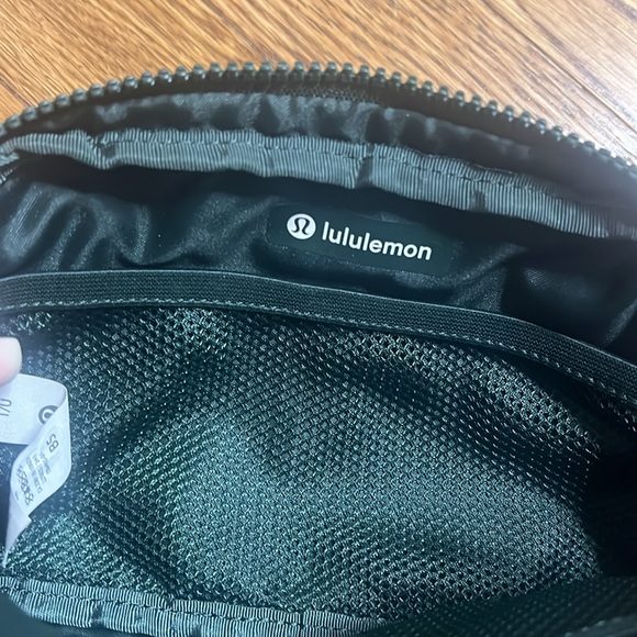 EUC Lululemon Legacy Green Everywhere Belt Bag 1L - Picture 11 of 11